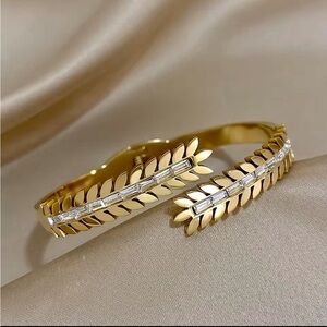 Swarovski Elements Gold Tone Stainless Open Bangle Cuff Bracelet NEW